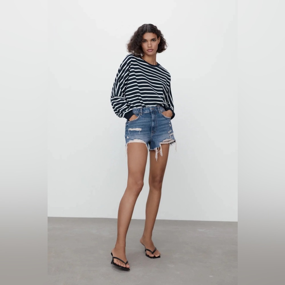 Zara - The High Waisted Distressed Short